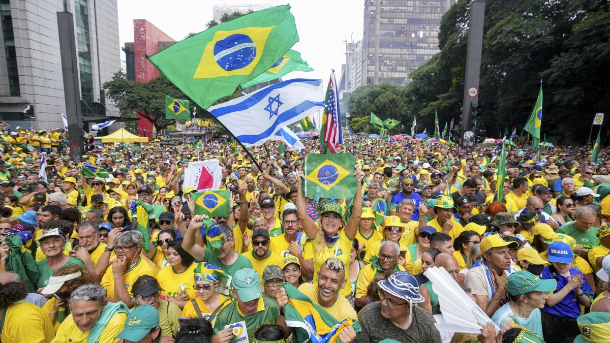 185.000 Bolsonaro destekçisi darbe soruşturması sırasında Bolsonaro’yu savunmak için miting düzenlendi
